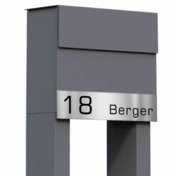Briefkasten Standbriefkasten Cube Grau Metallic RAL 9007 Mit Beschriftung