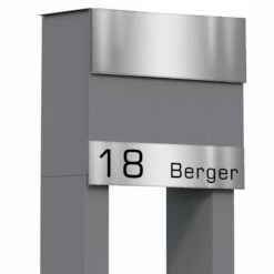 Briefkasten Standbriefkasten Cube Grau Metallic RAL 9007 Mit Edelstahlklappe Mit Beschriftung